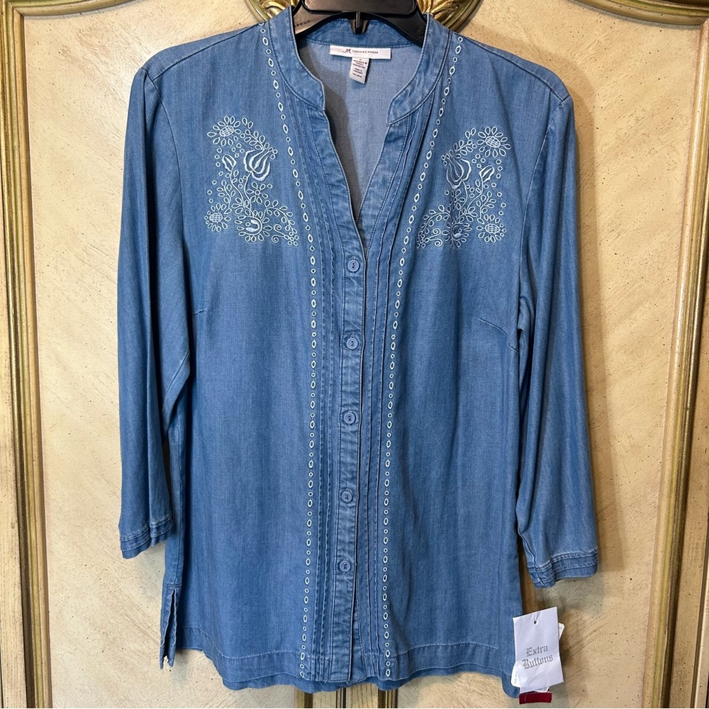 JM Collection Blue Chambray White Floral Embroidered Front Button Tunic NEW NWT